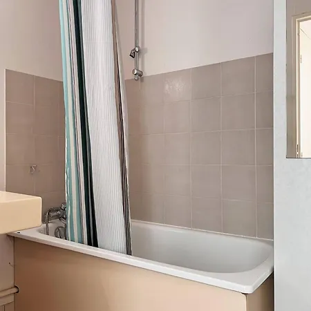 En Bord De Avec Terrasse, 3 Pieces, 4 Couchages, Parking Prive Au Lavandou - Fr-1-251-555 Ле-Лаванду