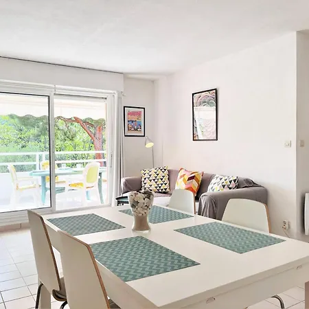 شقة En Bord De Avec Terrasse, 3 Pieces, 4 Couchages, Parking Prive Au Lavandou - Fr-1-251-555