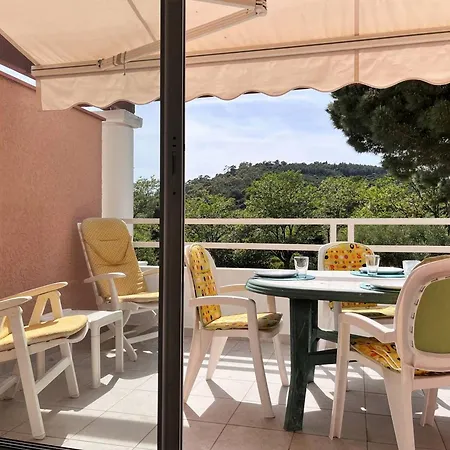 شقة En Bord De Avec Terrasse, 3 Pieces, 4 Couchages, Parking Prive Au Lavandou - Fr-1-251-555 *