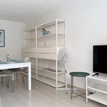 En Bord De Avec Terrasse, 3 Pieces, 4 Couchages, Parking Prive Au Lavandou - Fr-1-251-555 شقة
