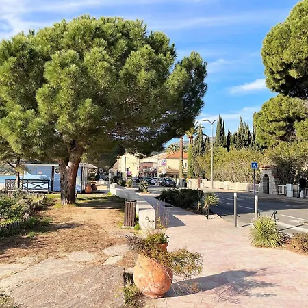 شقة En Bord De Avec Terrasse, 3 Pieces, 4 Couchages, Parking Prive Au Lavandou - Fr-1-251-555 *