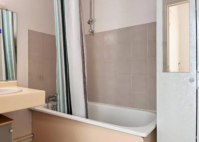 En Bord De Avec Terrasse, 3 Pieces, 4 Couchages, Parking Prive Au Lavandou - Fr-1-251-555 Le Lavandou