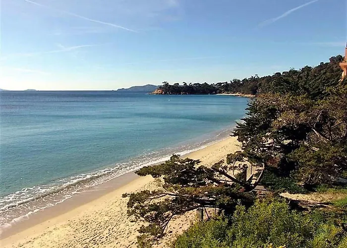 En Bord De Avec Terrasse, 3 Pieces, 4 Couchages, Parking Prive Au Lavandou - Fr-1-251-555 Apartman